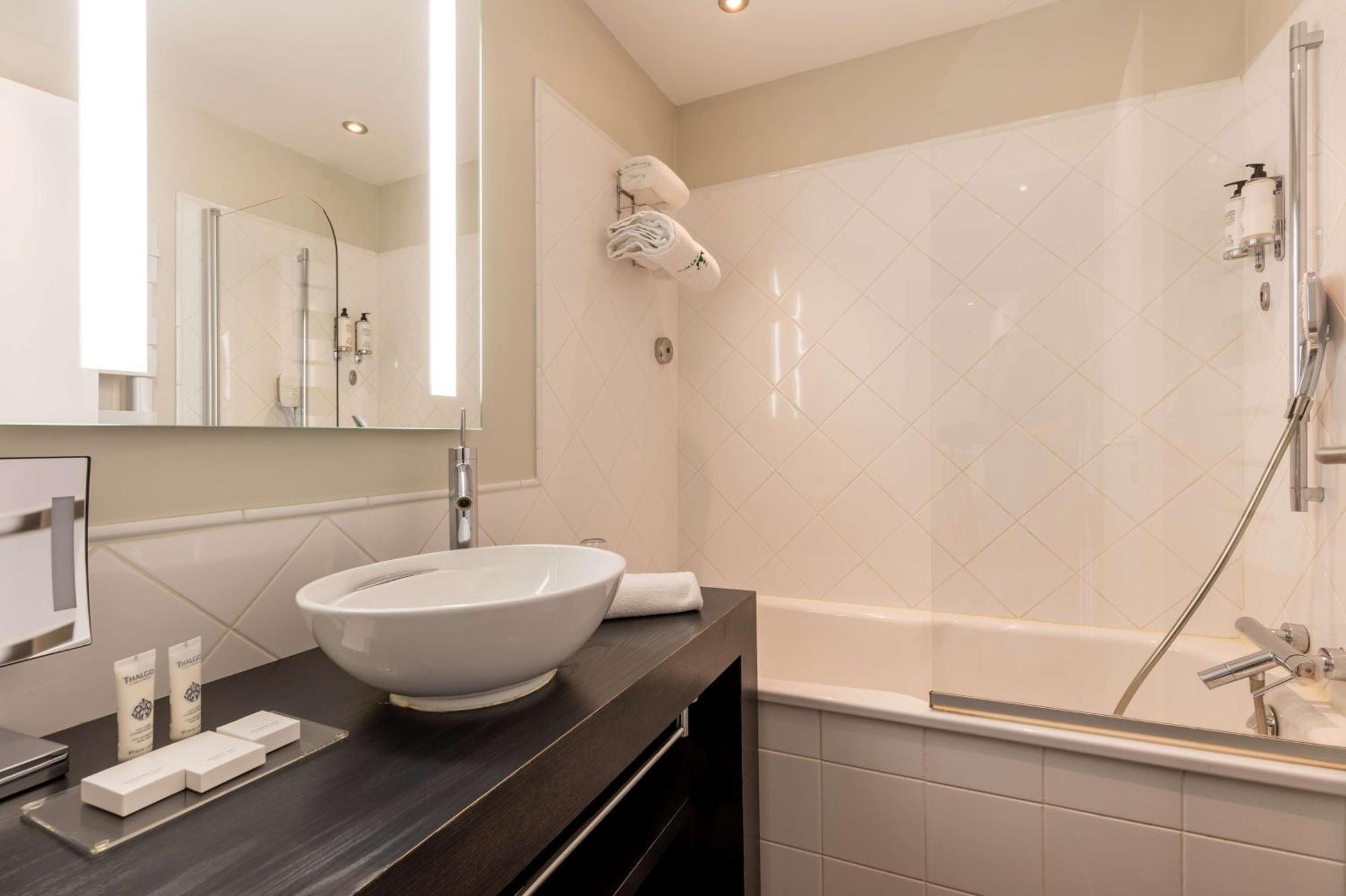 Best Western Plus Le Roi Arthur Hotel & Spa Ploërmel Kültér fotó